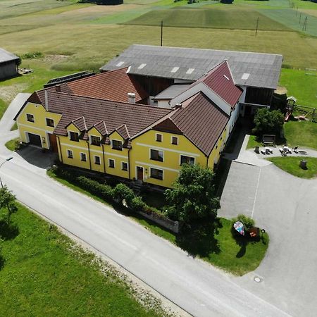 Kindererlebnis- Und Biobauernhof Hipp-Bruckner Wornharts Extérieur photo