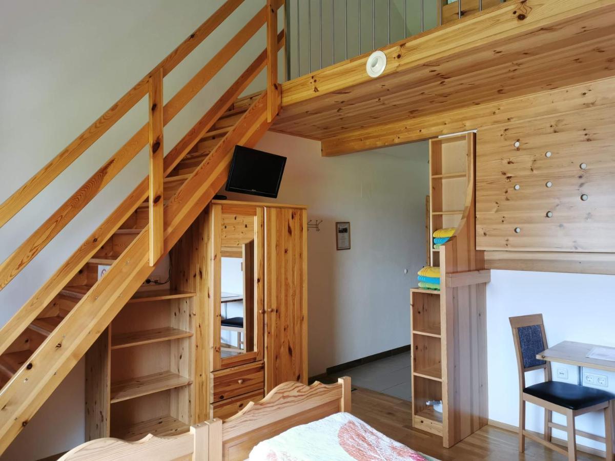 Kindererlebnis- Und Biobauernhof Hipp-Bruckner Wornharts Extérieur photo