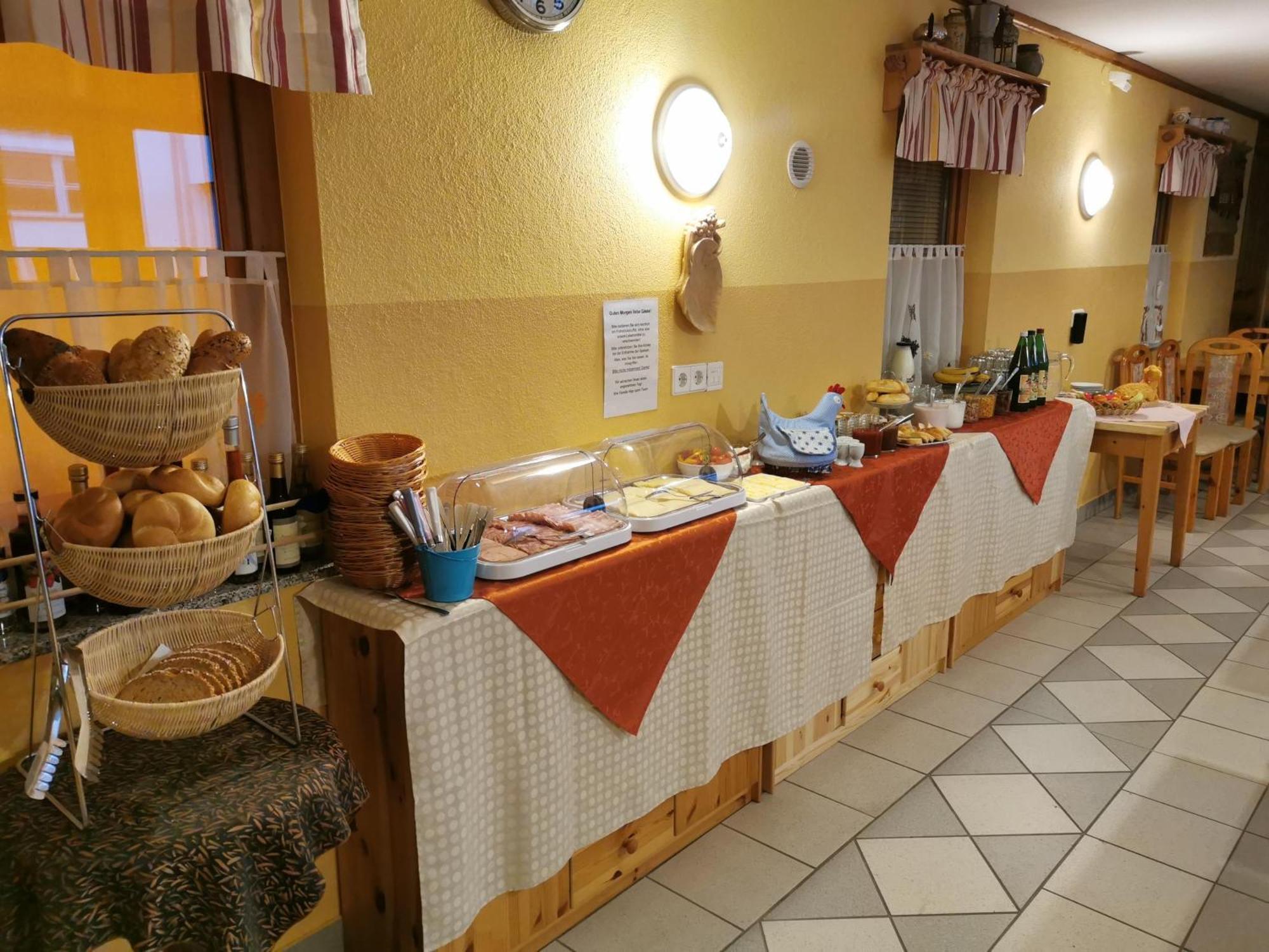 Kindererlebnis- Und Biobauernhof Hipp-Bruckner Wornharts Extérieur photo
