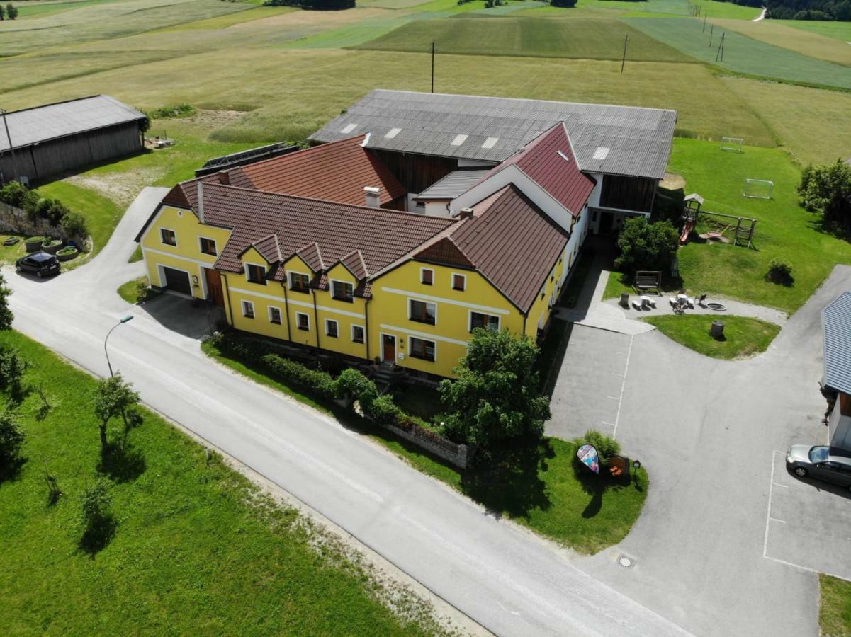 Kindererlebnis- Und Biobauernhof Hipp-Bruckner Wornharts Extérieur photo